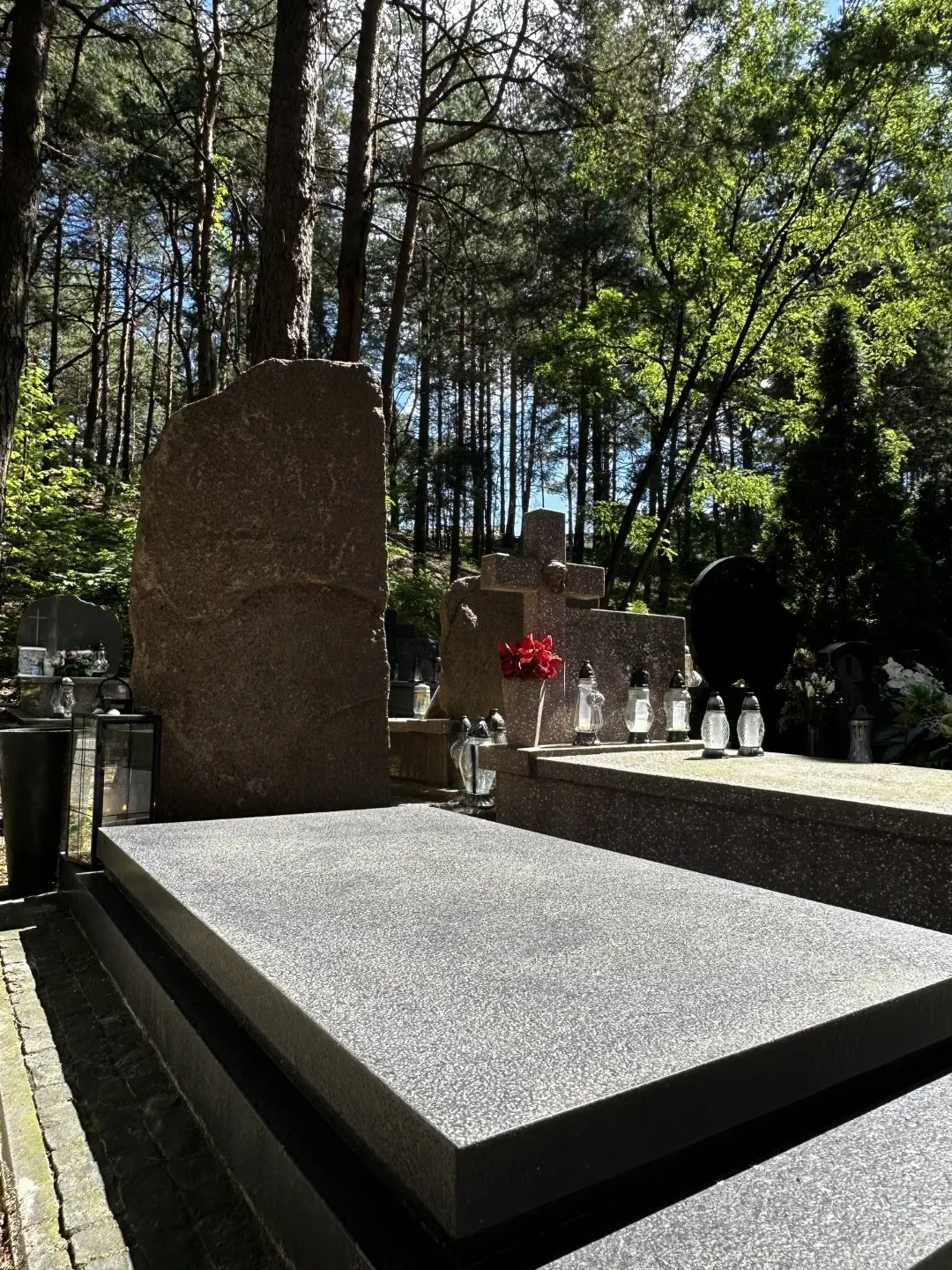 Nagrobki granitowe